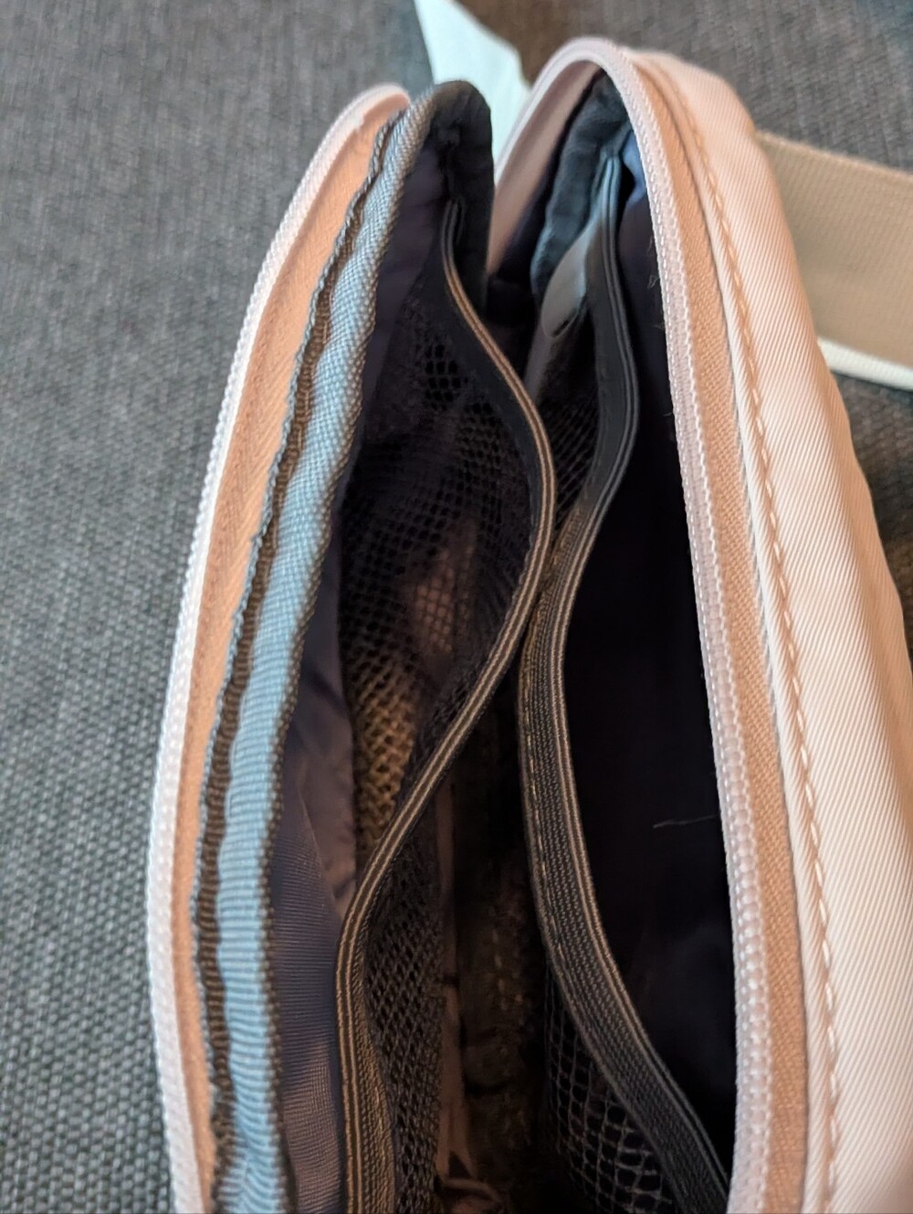 Club Pilates Belt Bag - Picture 3 of 3